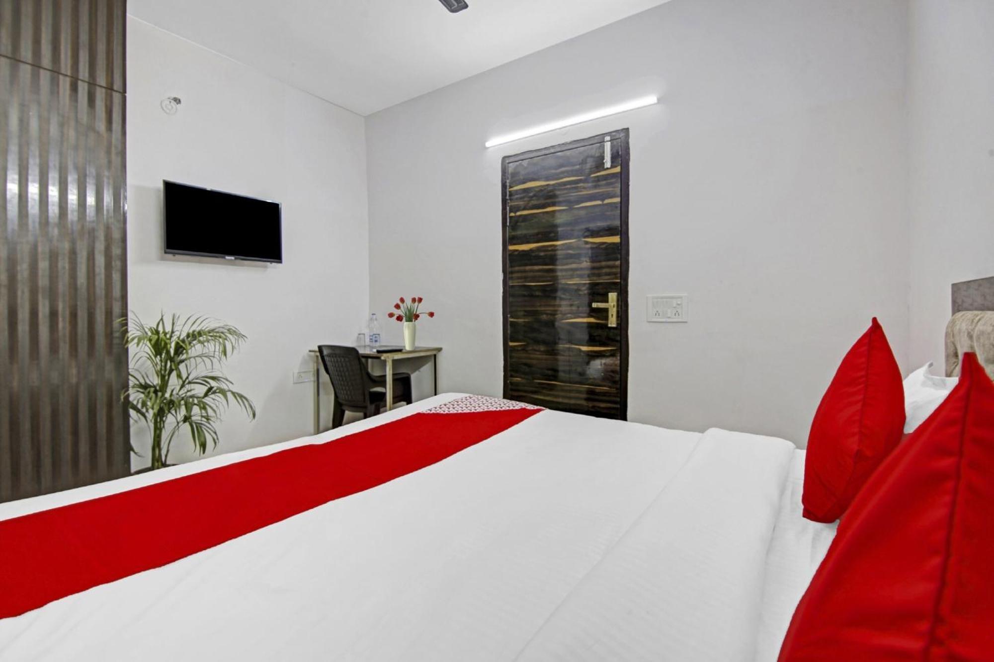 Hotel Green Olive New Delhi Bagian luar foto